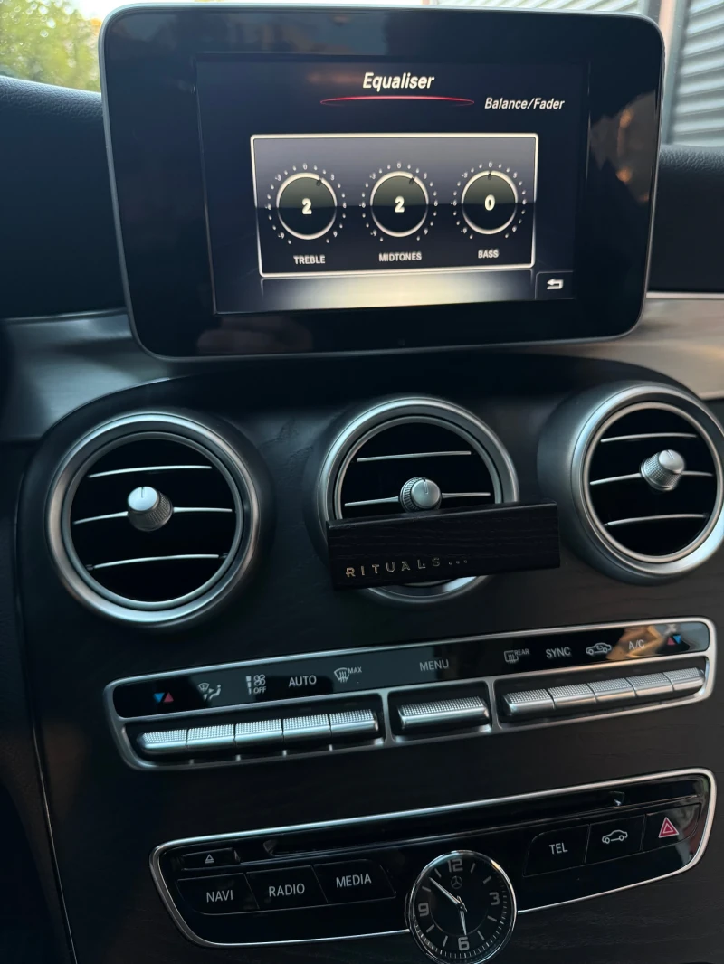 Mercedes-Benz C 250 AMG* CARPLAY* BURM* ГОТОВ ЛИЗИНГ, снимка 3 - Автомобили и джипове - 53042731