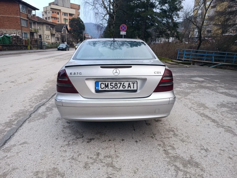 Mercedes-Benz E 270, снимка 5 - Автомобили и джипове - 53297044
