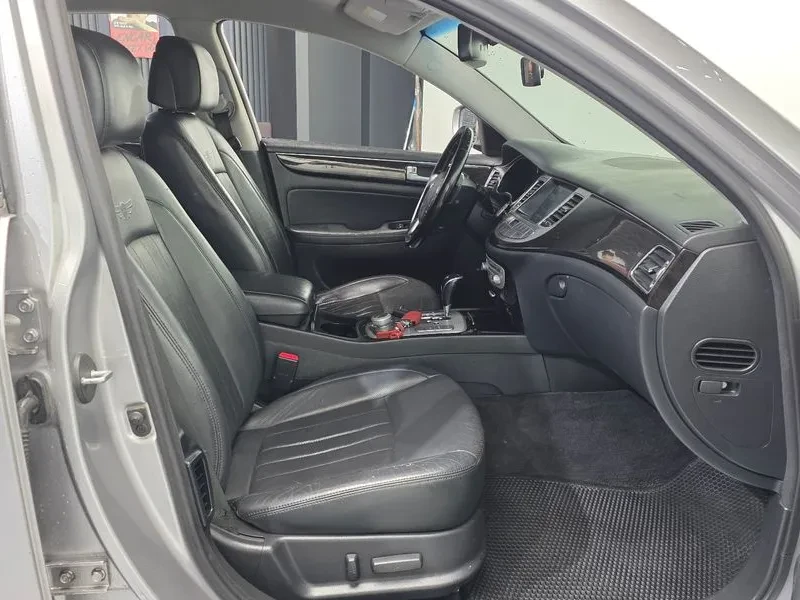 Hyundai Genesis 3.3, снимка 11 - Автомобили и джипове - 54618152