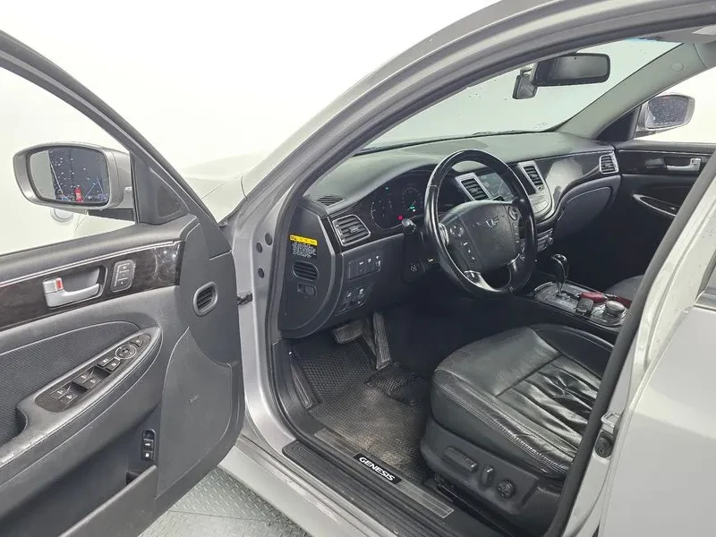 Hyundai Genesis 3.3, снимка 10 - Автомобили и джипове - 54618152