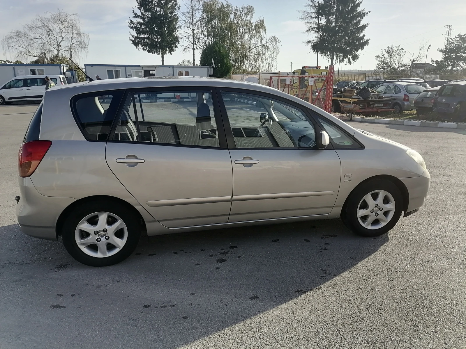 Toyota Corolla verso 1.8 VVT-I - изображение 4