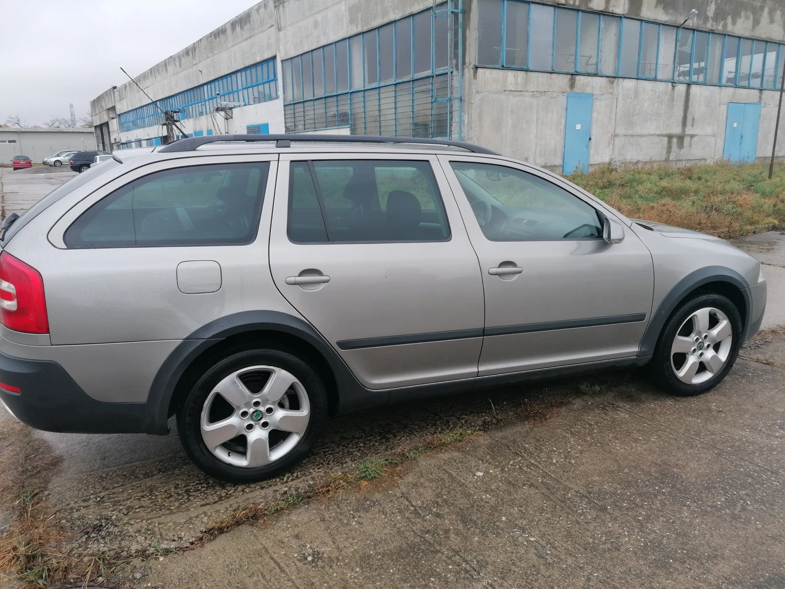 Skoda Octavia 2.0TDI SCOUT BMM - изображение 3