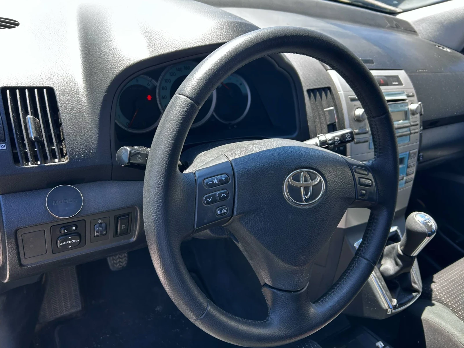 Toyota Corolla verso  - изображение 7