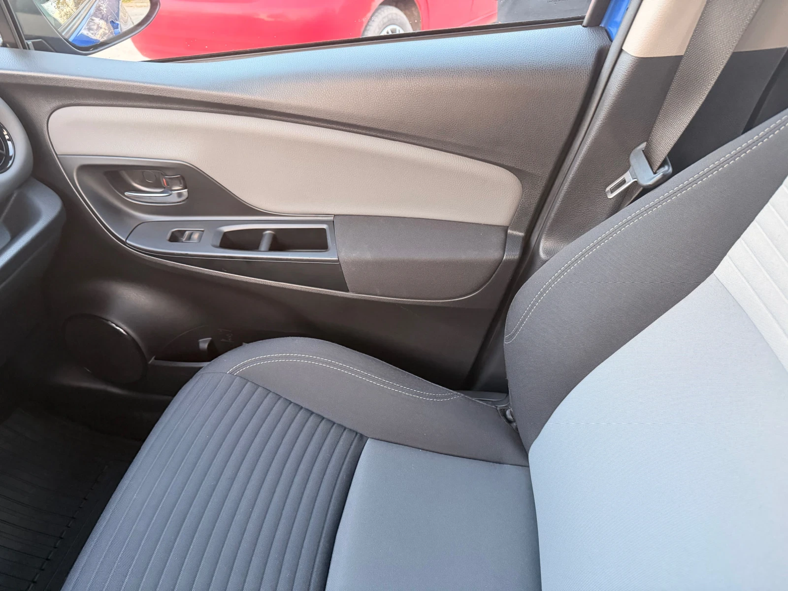 Toyota Yaris 1.5 hybrid - изображение 9