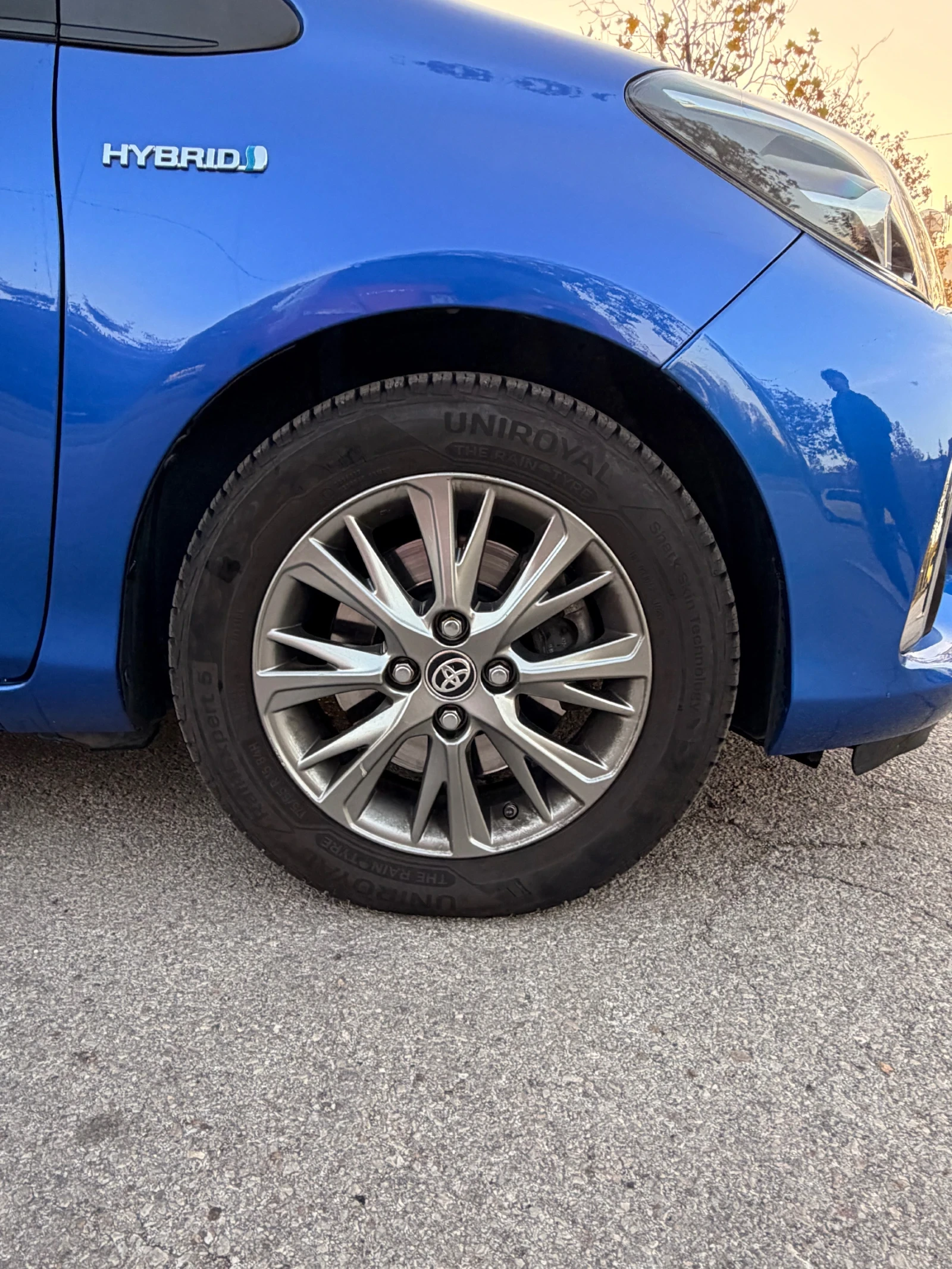 Toyota Yaris 1.5 hybrid - изображение 5