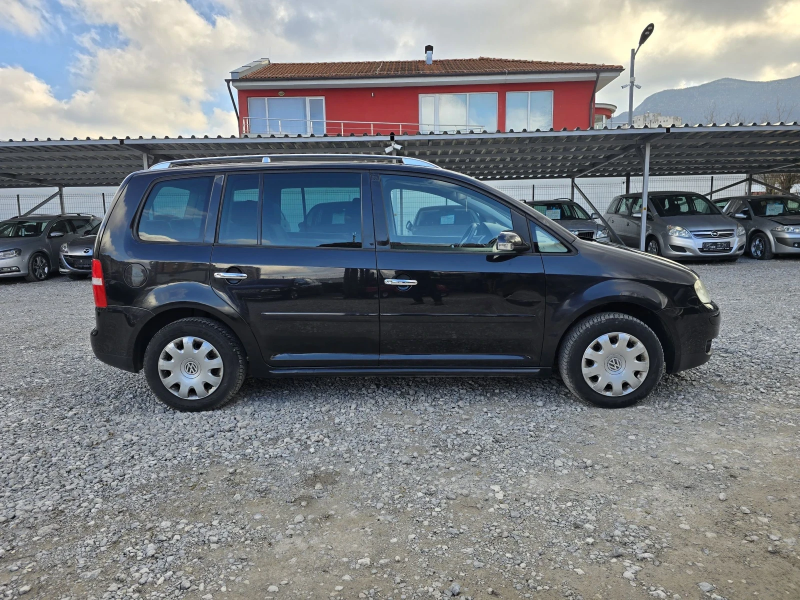 VW Touran 1.9TDI 7 МЕСТЕН - изображение 5