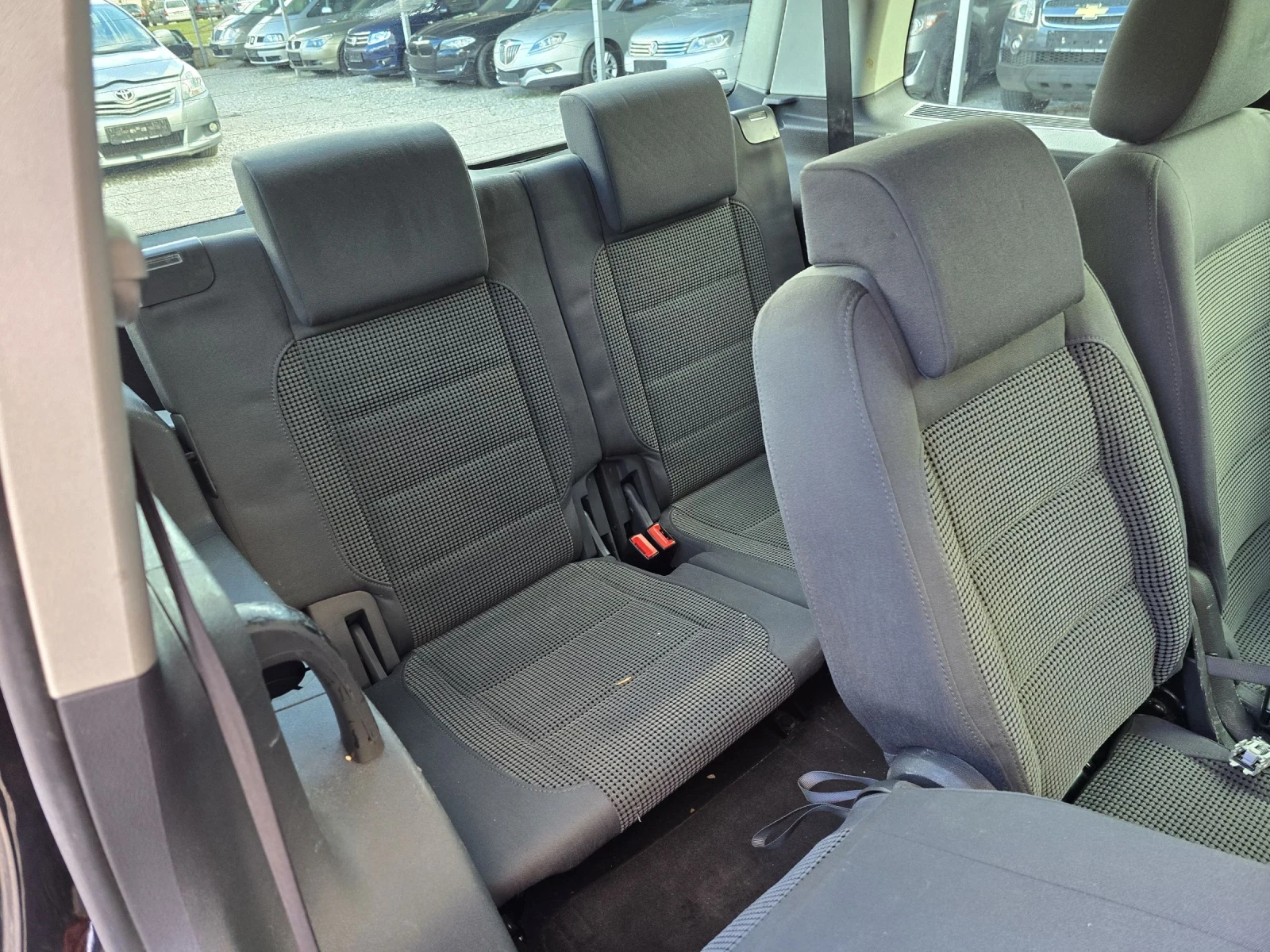 VW Touran 1.9TDI 7 МЕСТЕН - изображение 10