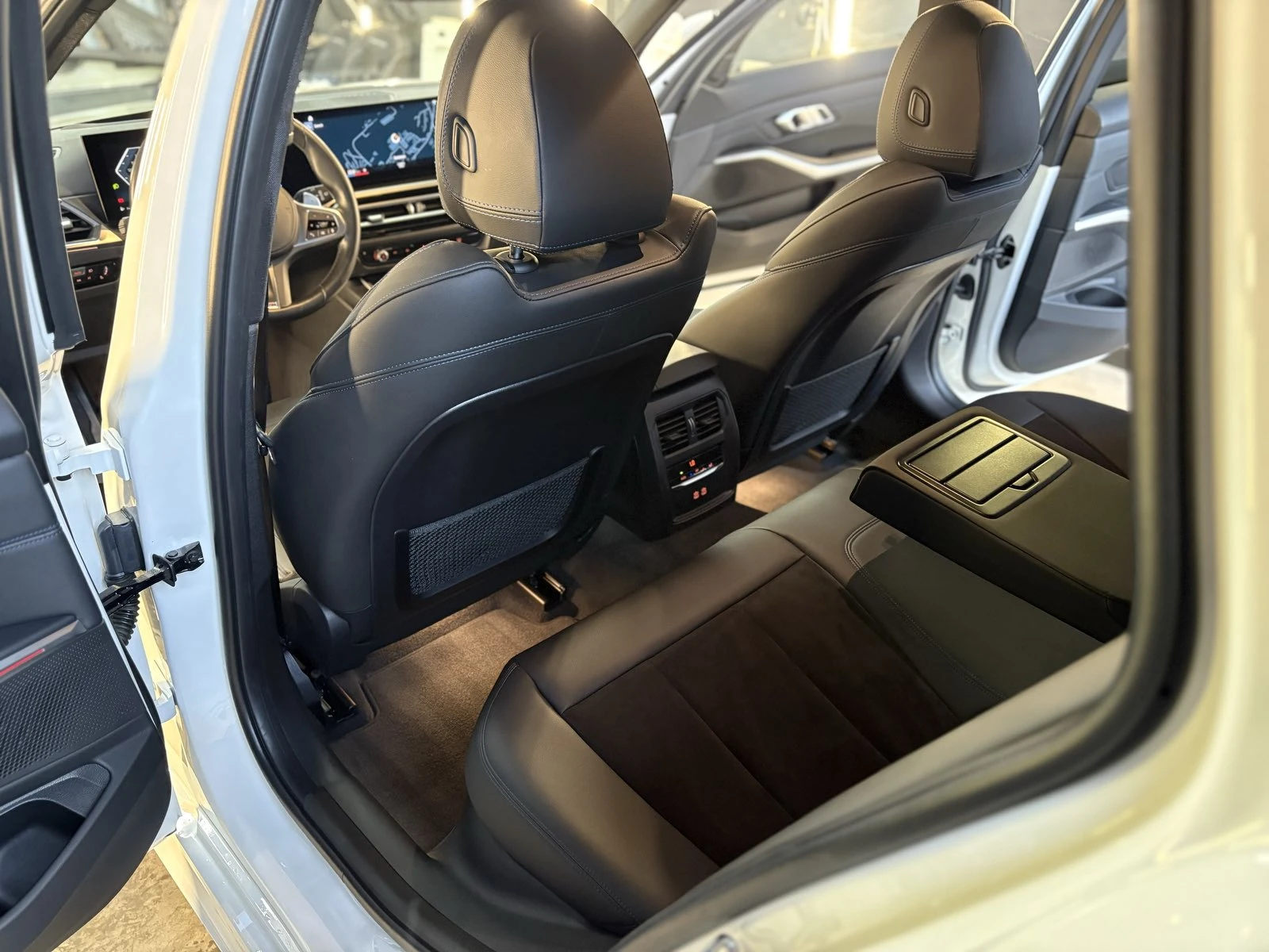 BMW 320 xDrive Touring M Sport , снимка 11 - Автомобили и джипове - 53733679