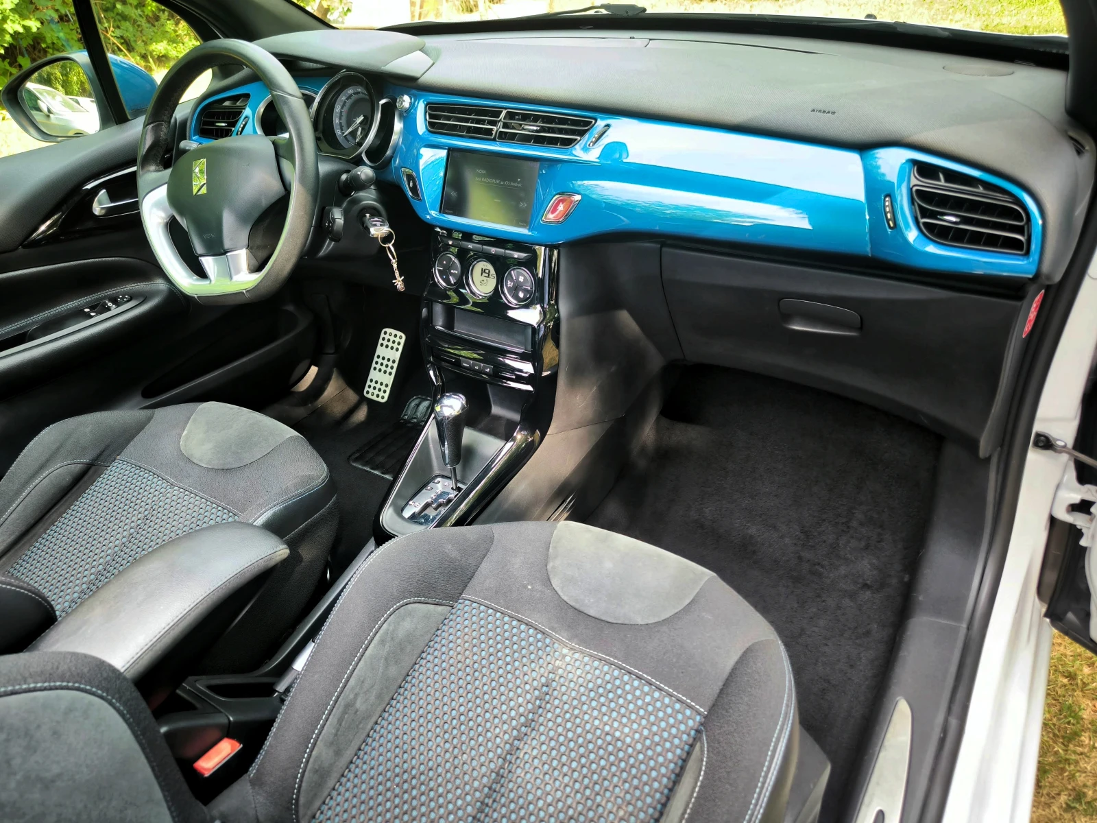 Citroen DS3 Cabrio 1.2i 110hp, снимка 14 - Автомобили и джипове - 54164169