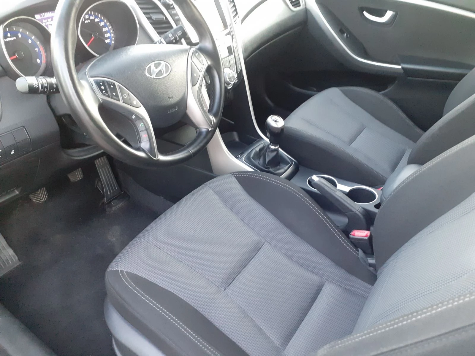 Hyundai I30 1, 6 I PREMIUM LED  EVRO 6B.DVD TV  KAMERA 6KC., снимка 9 - Автомобили и джипове - 55680772