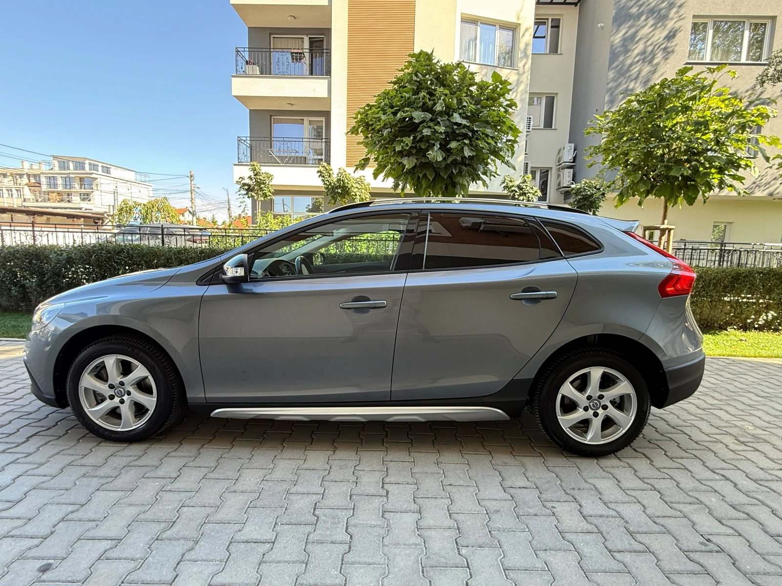 Volvo V40 Cross Country 2.0D-AVTOMAT-DIGITAL-150к.с-ШВЕЙЦАРИЯ, снимка 8 - Автомобили и джипове - 56120598