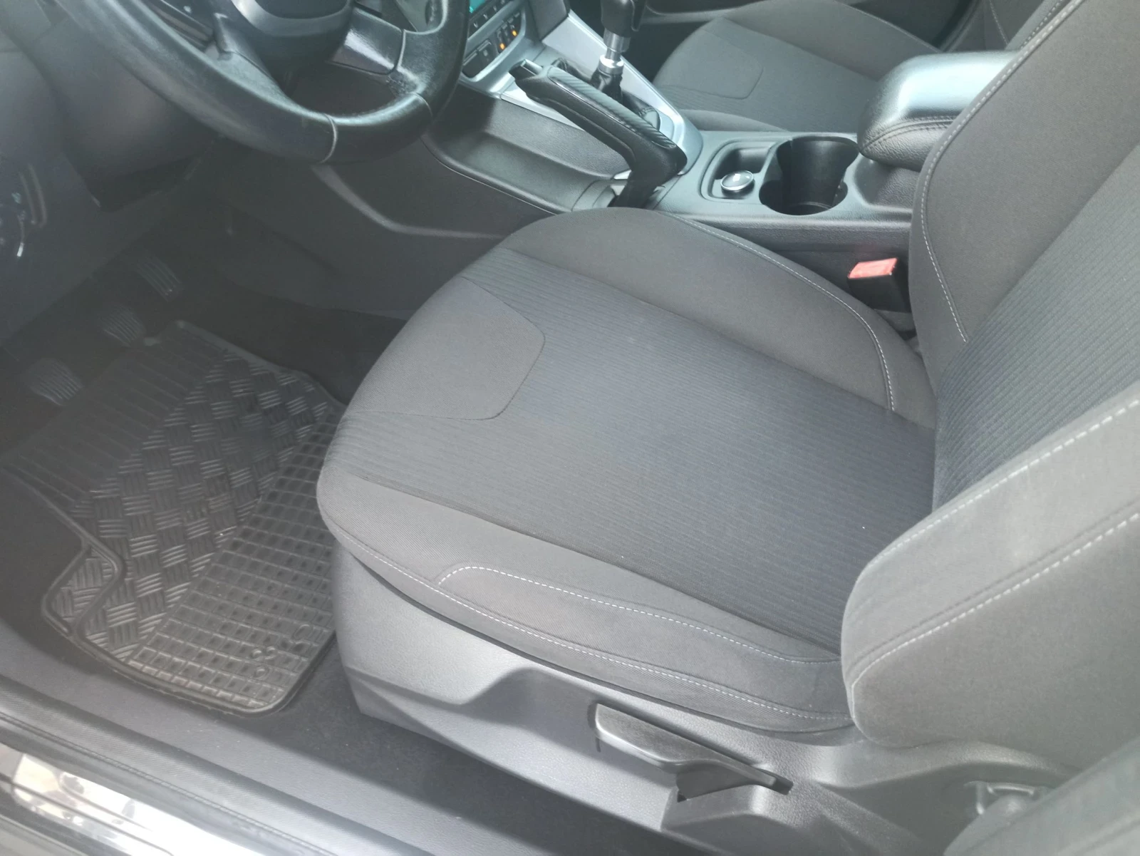 Ford Focus 1.6, снимка 9 - Автомобили и джипове - 56608760