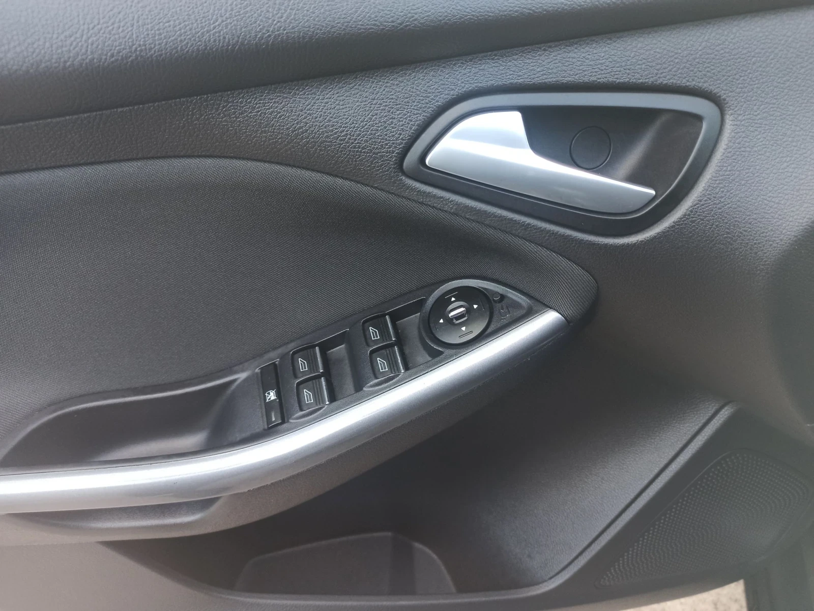 Ford Focus 1.6, снимка 8 - Автомобили и джипове - 56608760