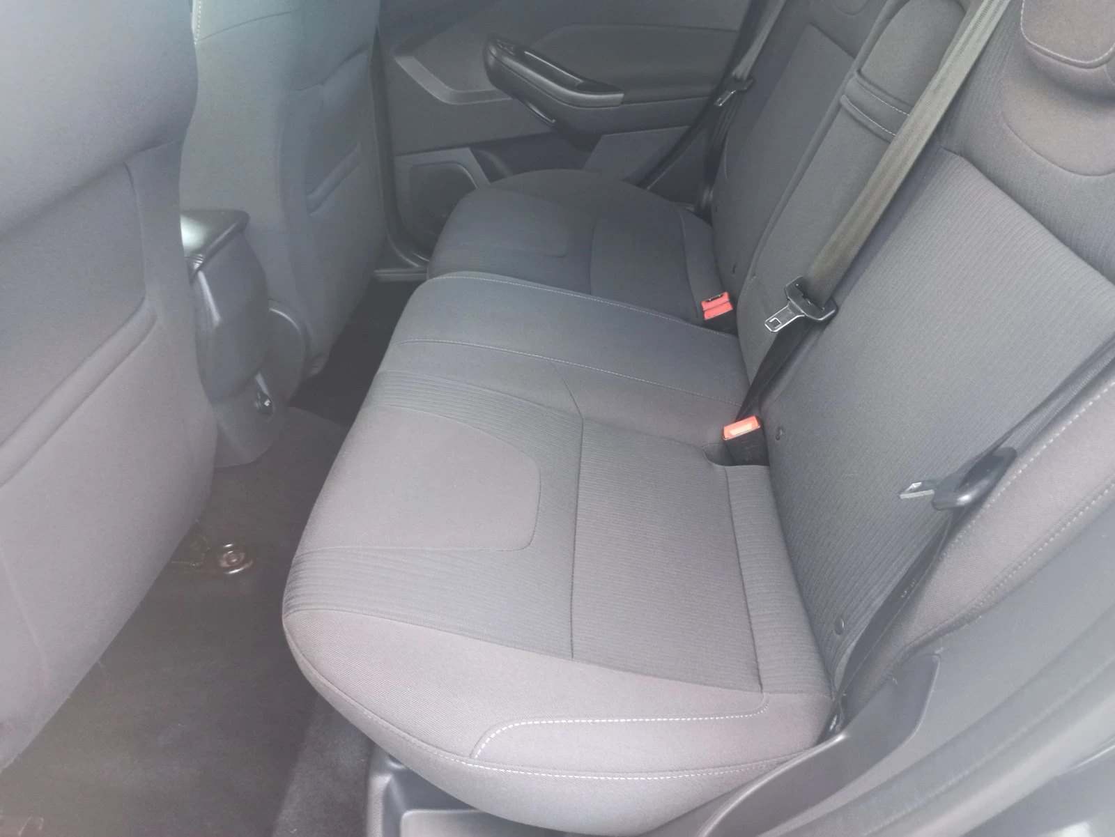 Ford Focus 1.6, снимка 7 - Автомобили и джипове - 56608760