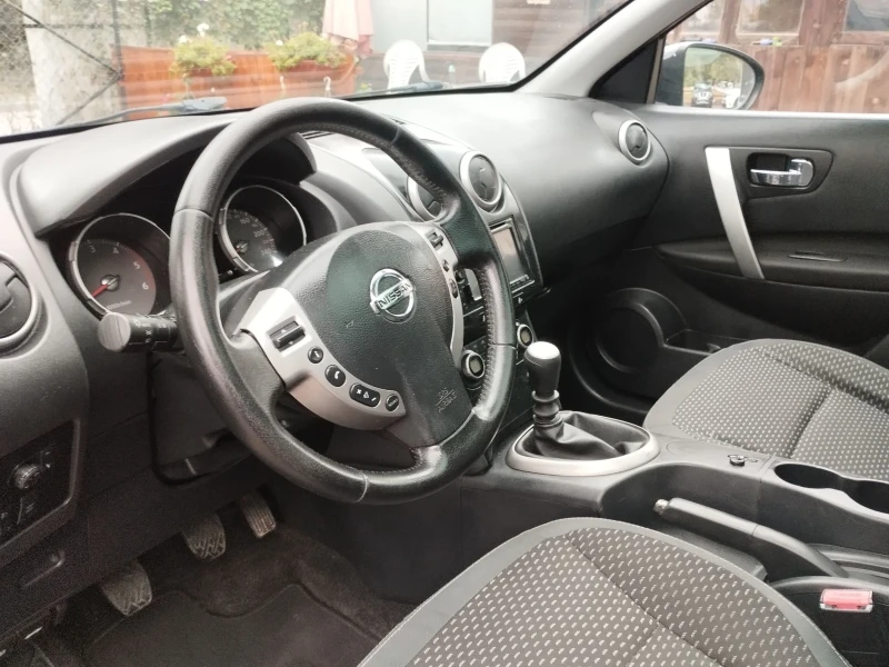 Nissan Qashqai 1.5dci 103kc 7-местен, снимка 13 - Автомобили и джипове - 46814028