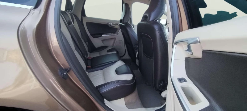 Volvo XC60 2.4 D5, снимка 10 - Автомобили и джипове - 53267749