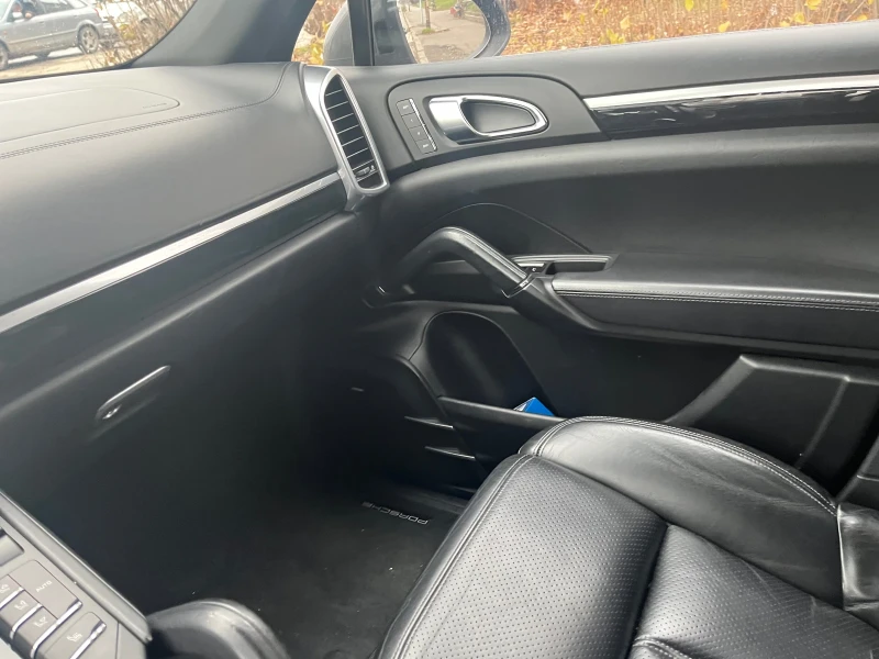 Porsche Cayenne Джип, снимка 11 - Автомобили и джипове - 53307557
