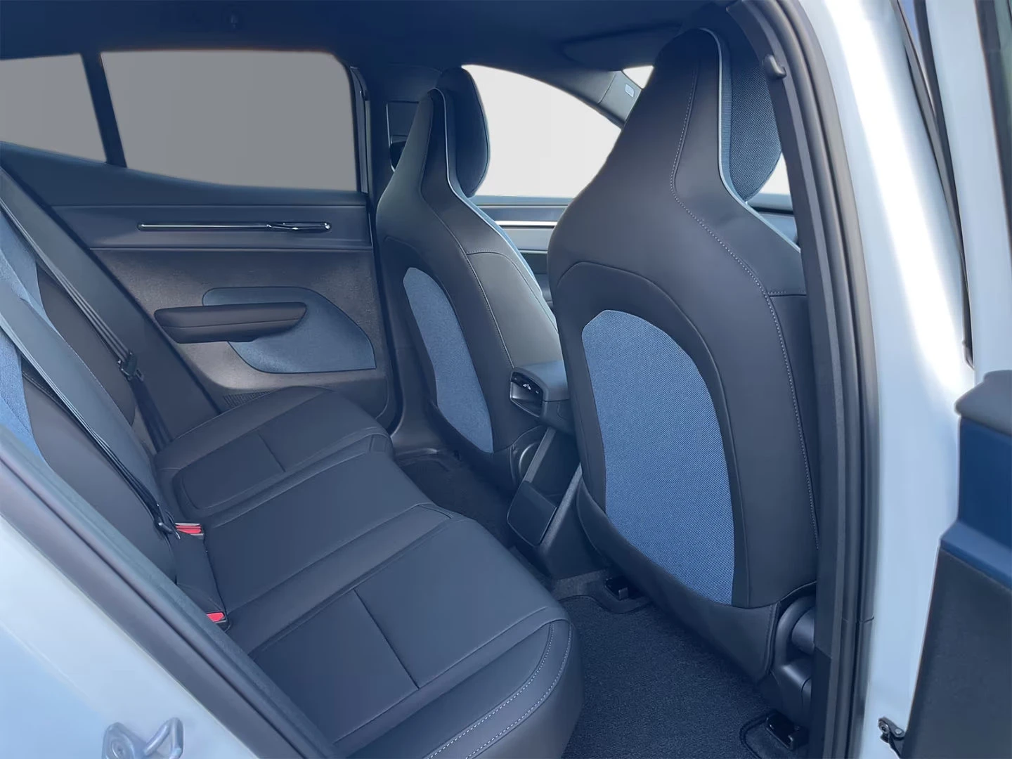 Volvo EX30 SINGLEMOTOR-PLUS/272HP/INDIGO/ACC/CPLAY/BSA/970f | Mobile.bg � ����������� 13