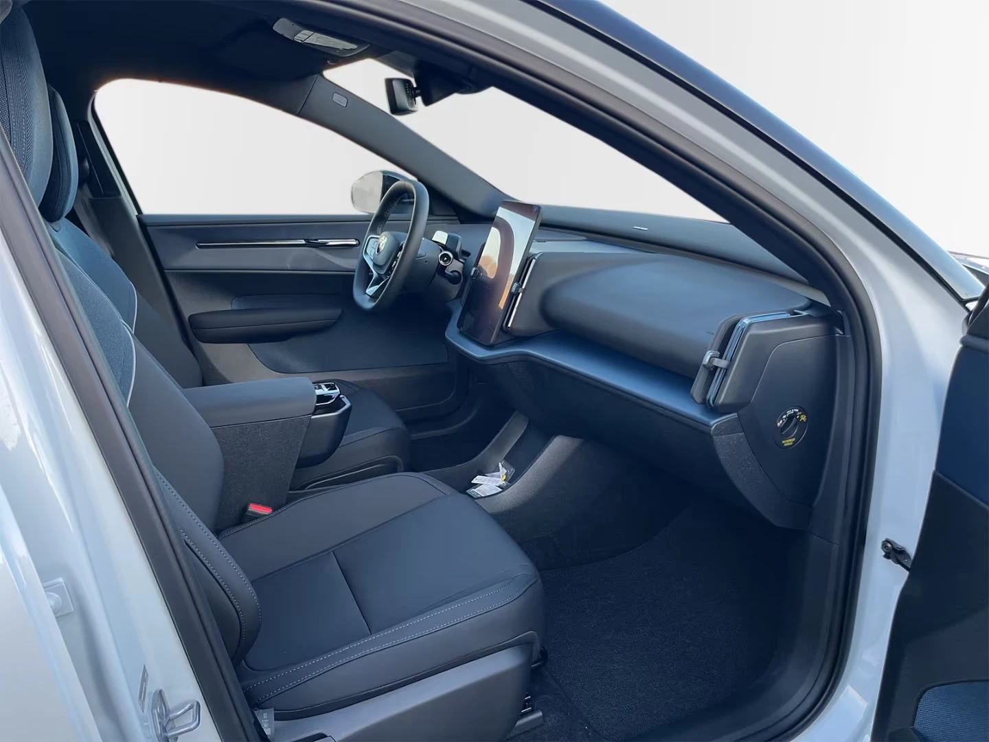 Volvo EX30 SINGLEMOTOR-PLUS/272HP/INDIGO/ACC/CPLAY/BSA/970f | Mobile.bg � ����������� 12