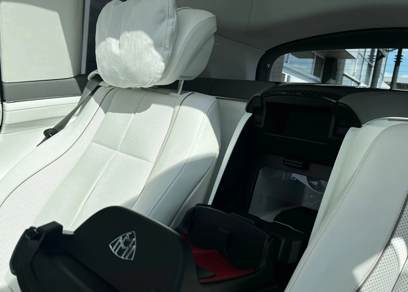 Mercedes-Benz GLS 600 Maybach 4Matic, снимка 12 - Автомобили и джипове - 53899199