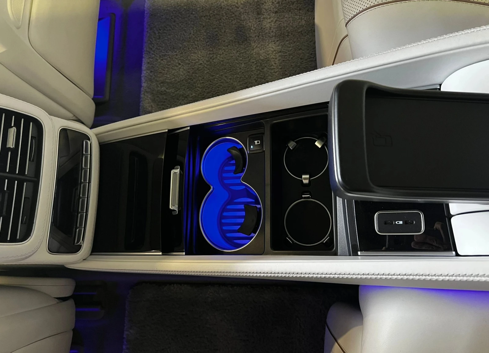 Mercedes-Benz GLS 600 Maybach 4Matic, снимка 11 - Автомобили и джипове - 53899199