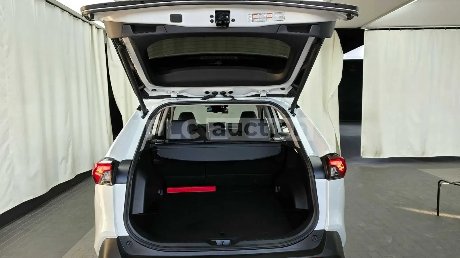 Toyota Rav4 2025* XLE* HYBRID* 14.405КМ* КРАЙНА ЦЕНА, снимка 17 - Автомобили и джипове - 53927853