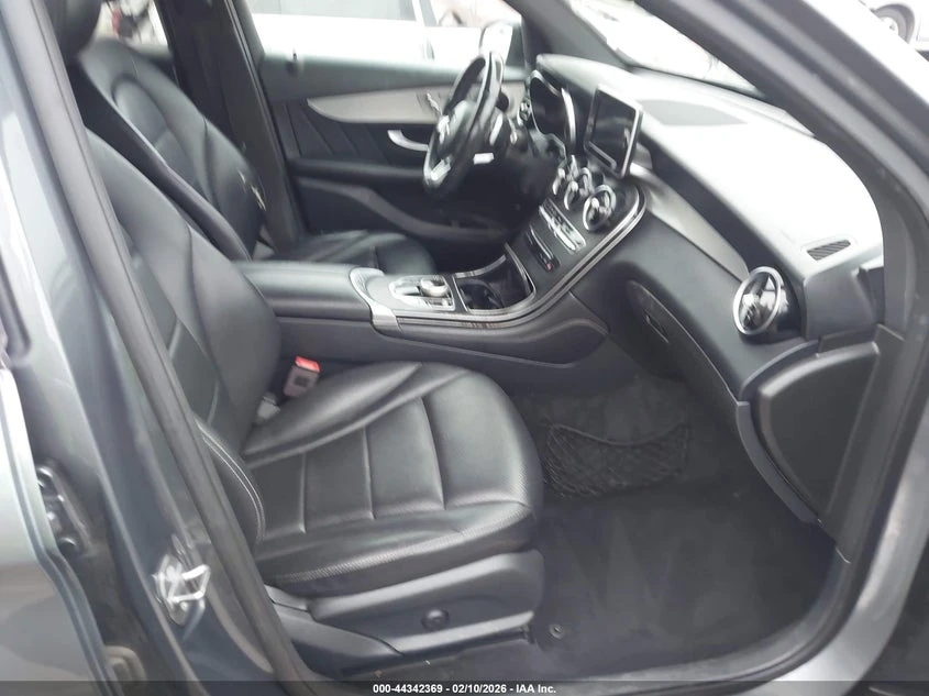 Mercedes-Benz GLC 300 2.0l, снимка 5 - Автомобили и джипове - 54072223