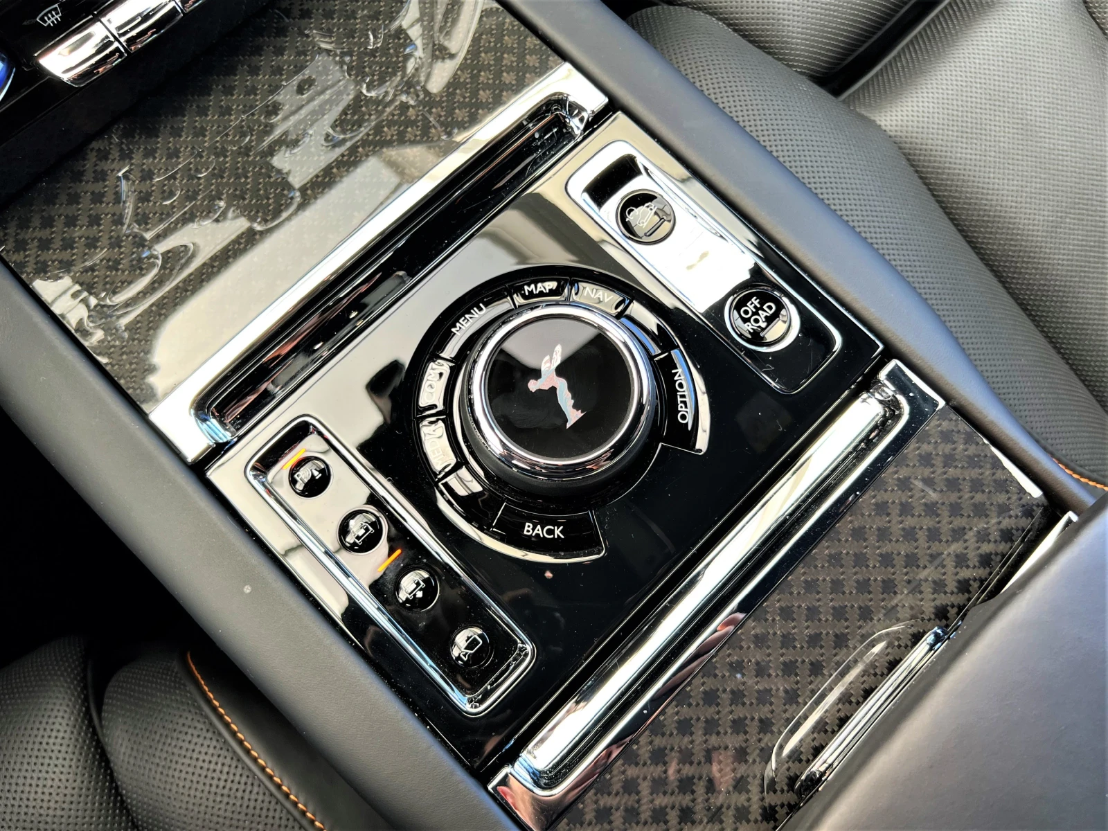 Rolls-Royce Cullinan V12 / BLACK BADGE / STARLIGHT / 4 SEATS / BESPOKE/ | Mobile.bg � ����������� 10