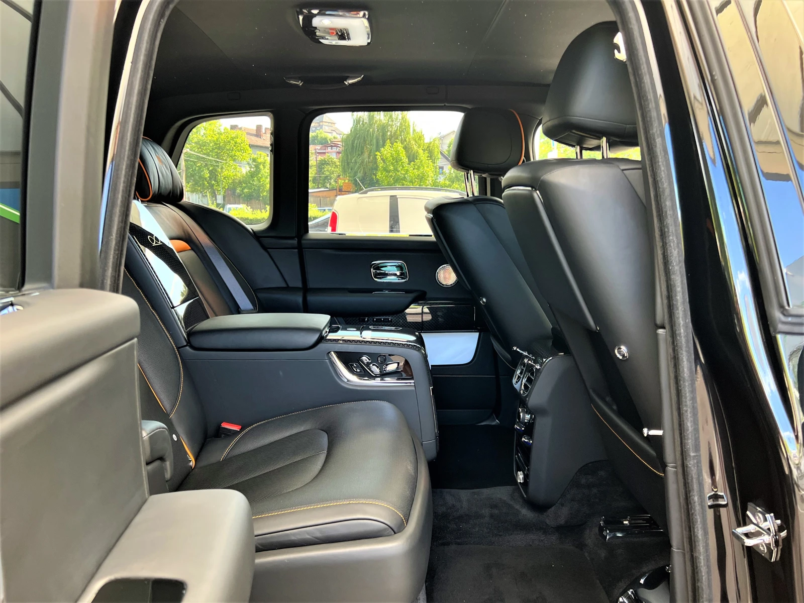 Rolls-Royce Cullinan V12 / BLACK BADGE / STARLIGHT / 4 SEATS / BESPOKE/ | Mobile.bg � ����������� 12
