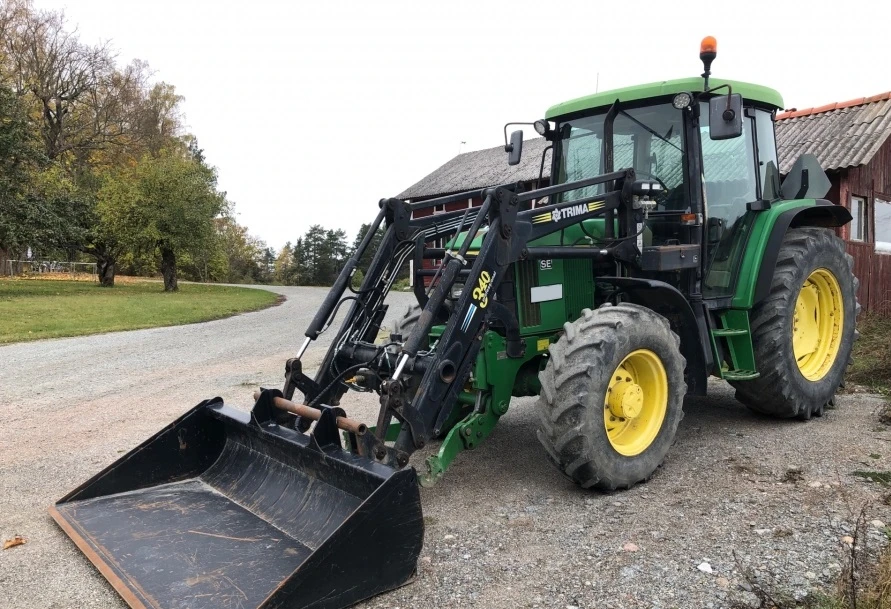 Трактор John Deere 6110 SE