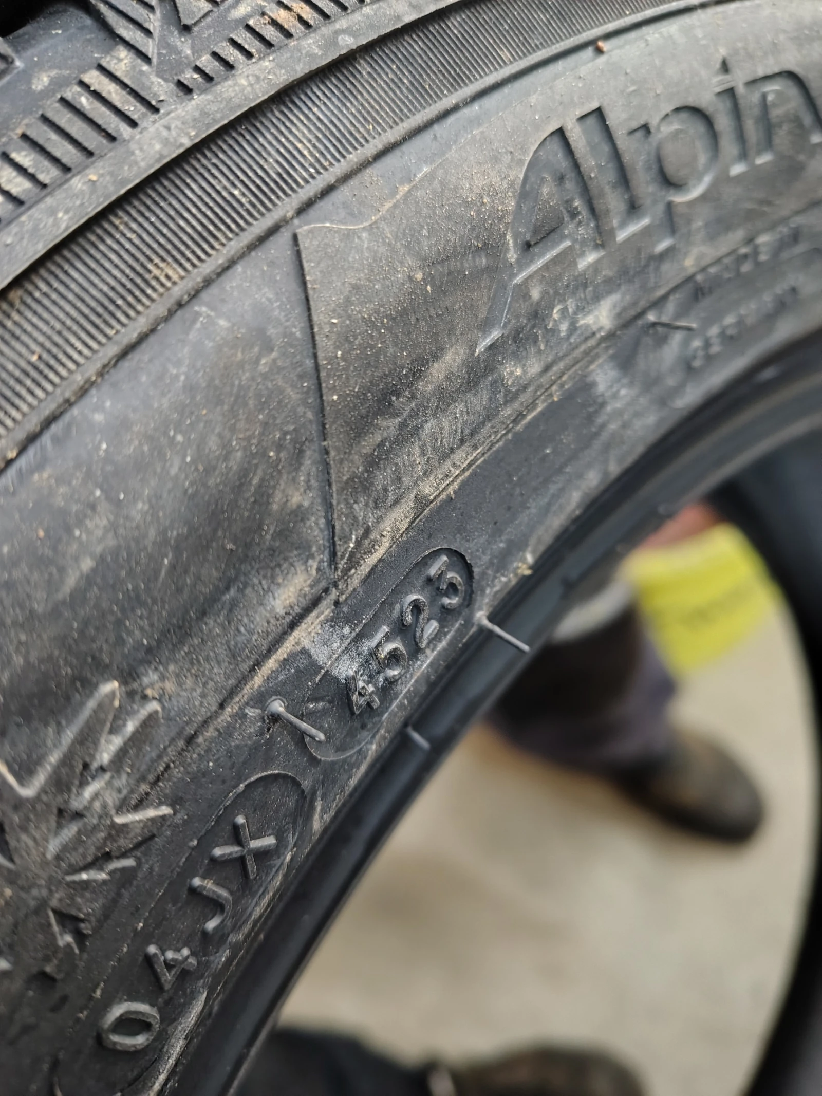 Гуми Зимни 215/55R17, снимка 7 - Гуми и джанти - 54094895