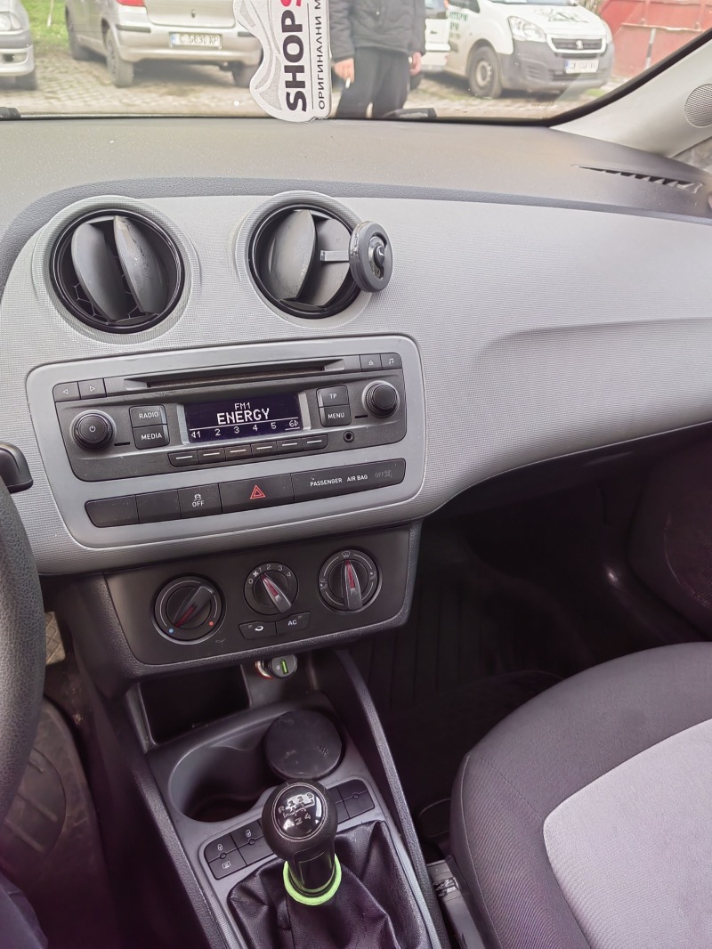 Seat Ibiza 1.4, снимка 7 - Автомобили и джипове - 44804746