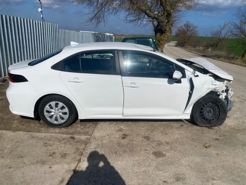 Toyota Corolla 1.5i, снимка 3 - Автомобили и джипове - 45266479