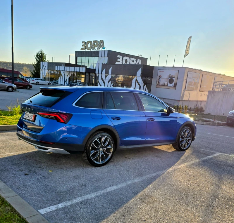 Skoda Octavia Scout* 4x4* HeadUp* Camera* Panorama* Matrix, снимка 2 - Автомобили и джипове - 52883262