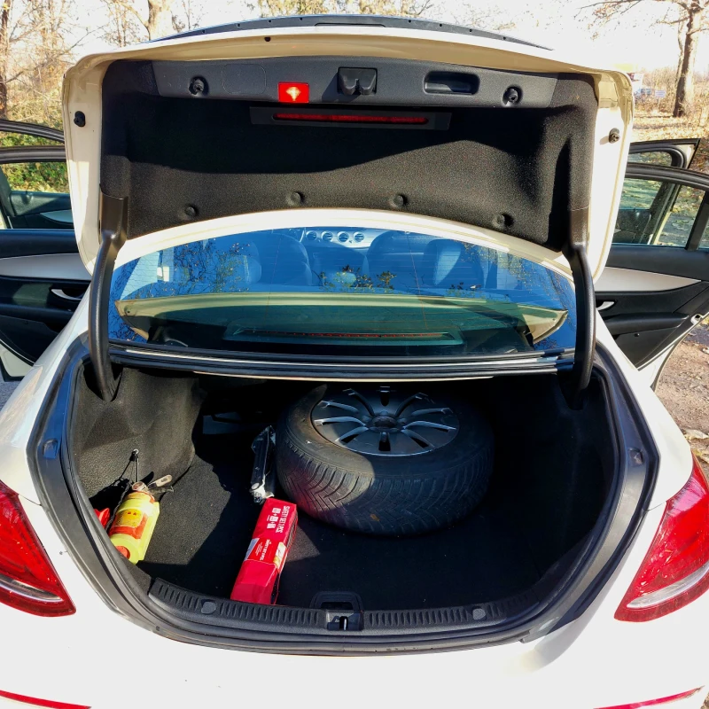 Mercedes-Benz E 200, снимка 6 - Автомобили и джипове - 53266617