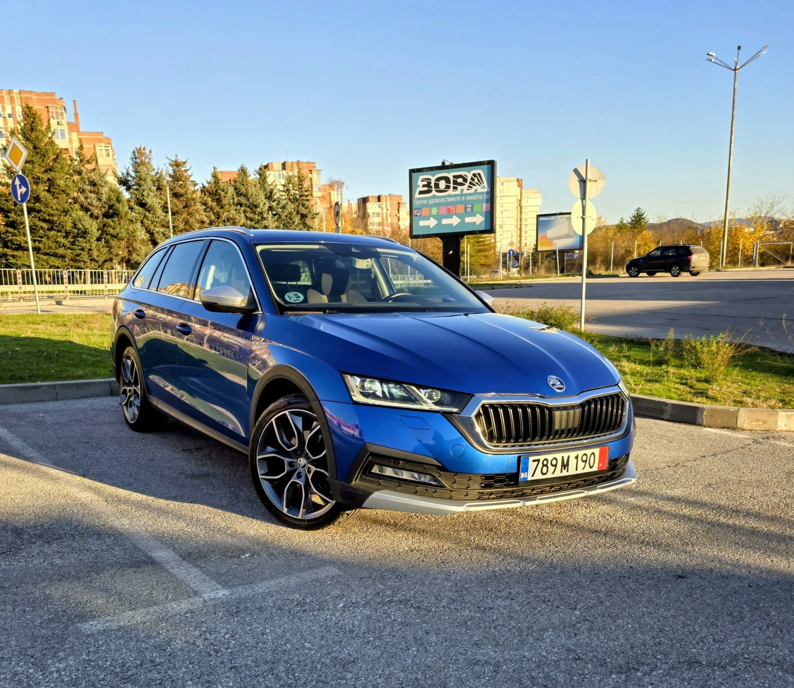 Skoda Octavia Scout* 4x4* HeadUp* Camera* Panorama* Matrix, снимка 1