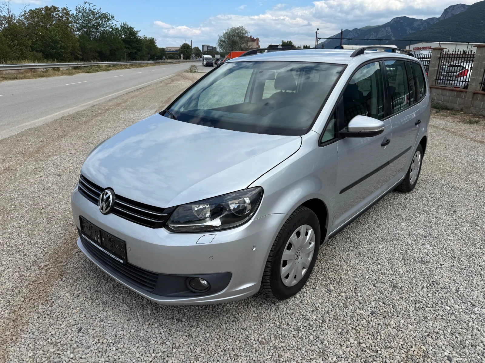 VW Touran 1.6 TDI ЧИСТО НОВ - изображение 2