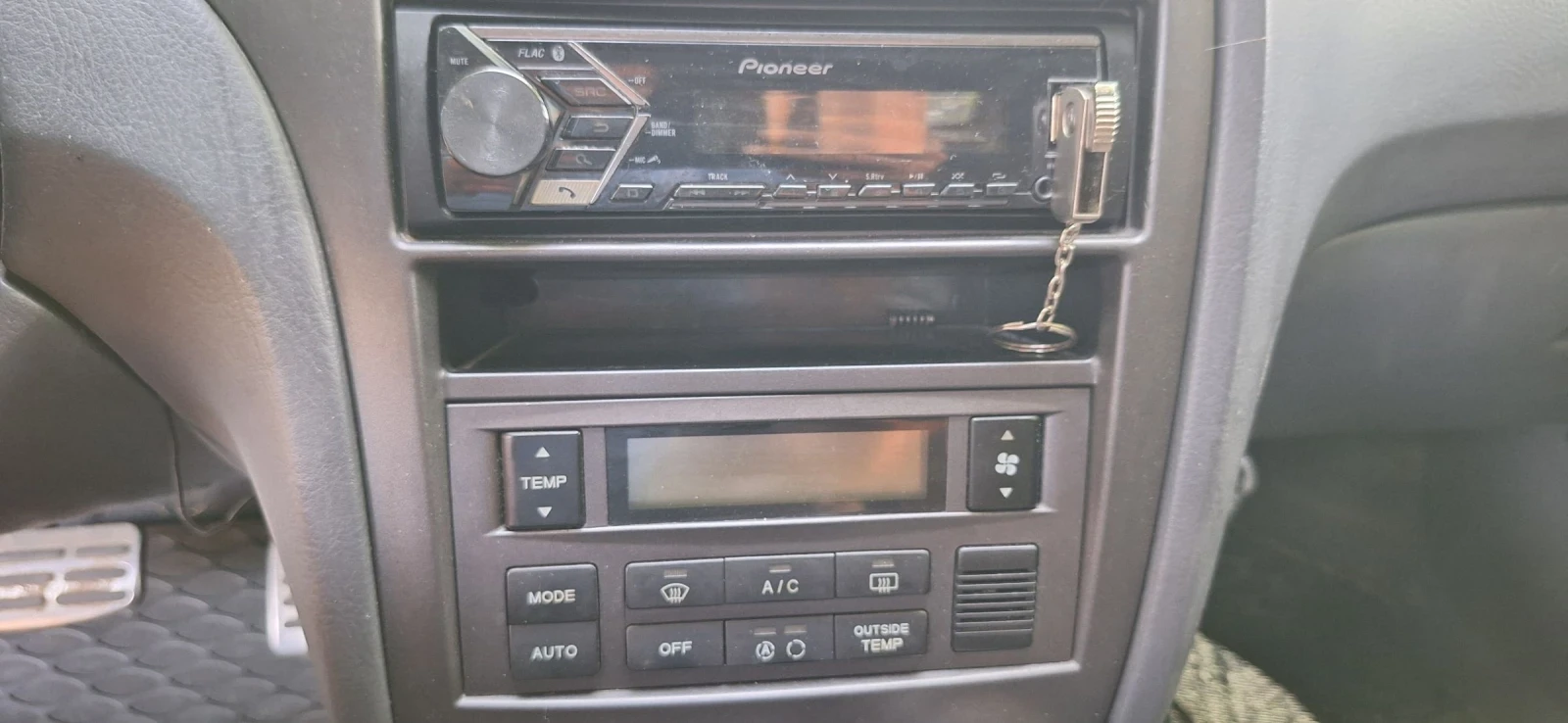 Hyundai Elantra 2.0 automatic - изображение 10