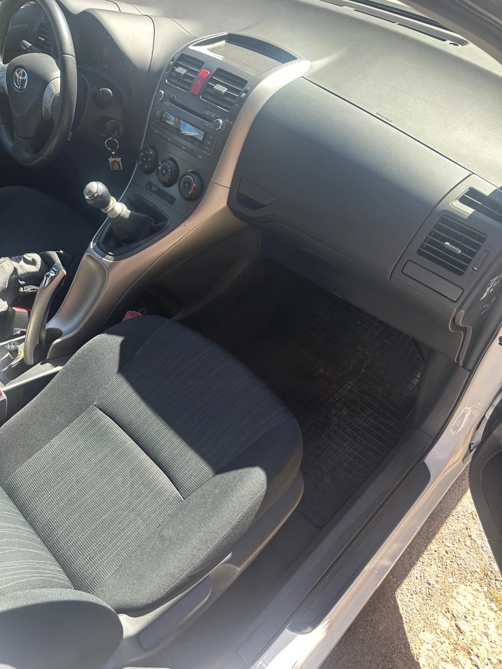 Toyota Auris 1.8, снимка 14 - Автомобили и джипове - 53797975