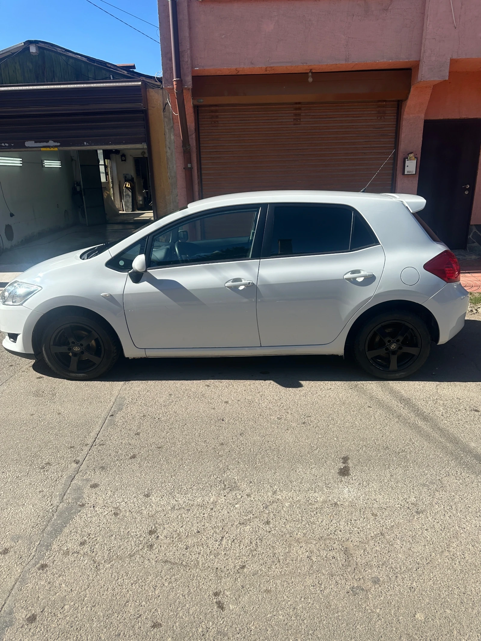 Toyota Auris 1.8, снимка 3 - Автомобили и джипове - 53797975