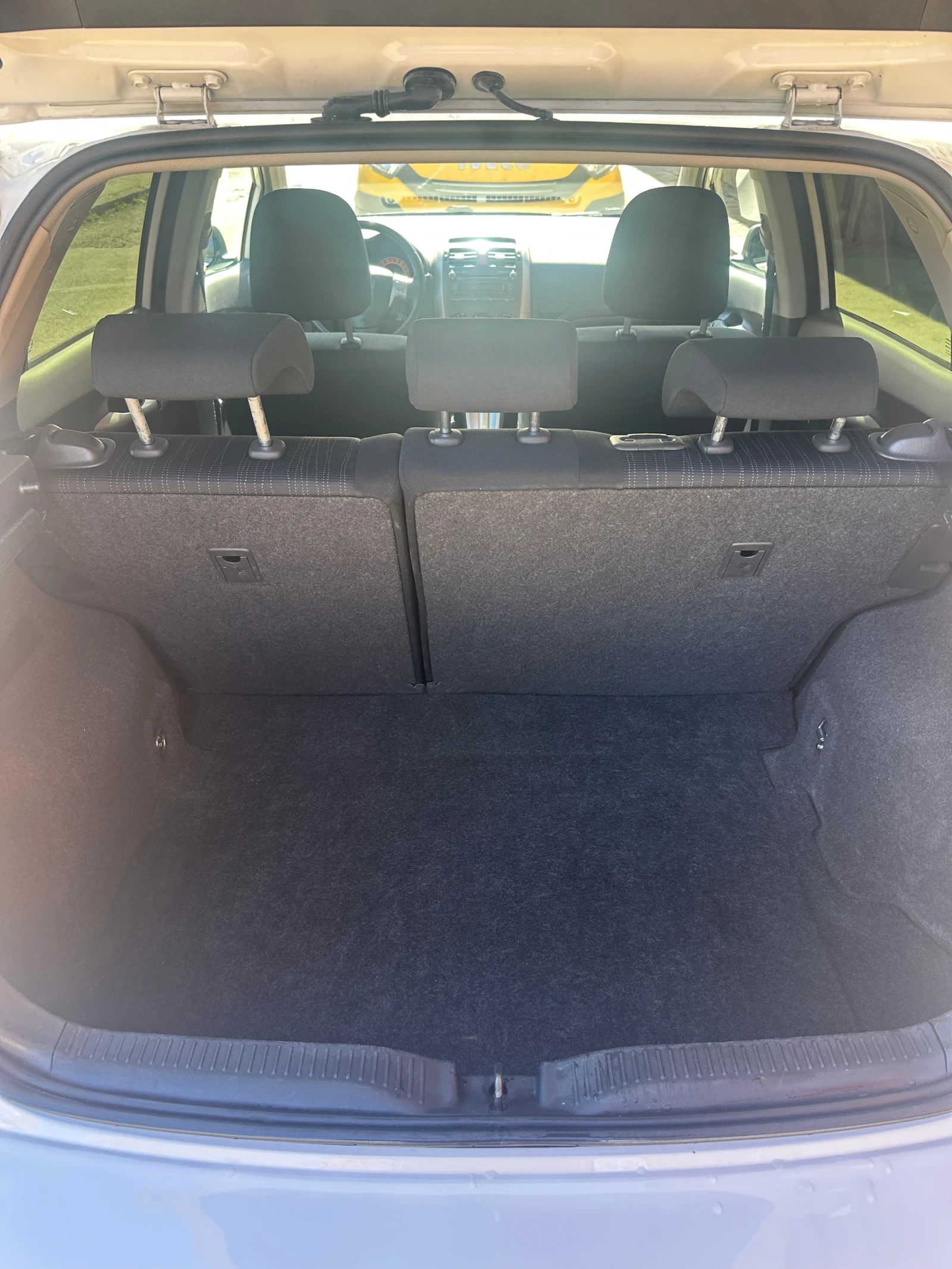 Toyota Auris 1.8, снимка 12 - Автомобили и джипове - 53797975