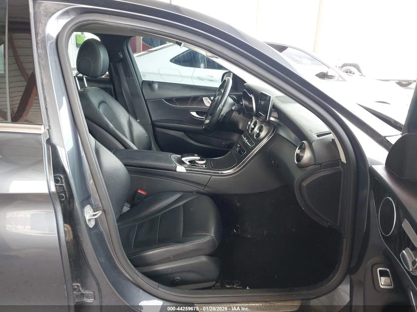 Mercedes-Benz C 300 2.0L I-4 DI, DOHC, VVT, TURBO, 241HP Rear Wheel | Mobile.bg � ����������� 5