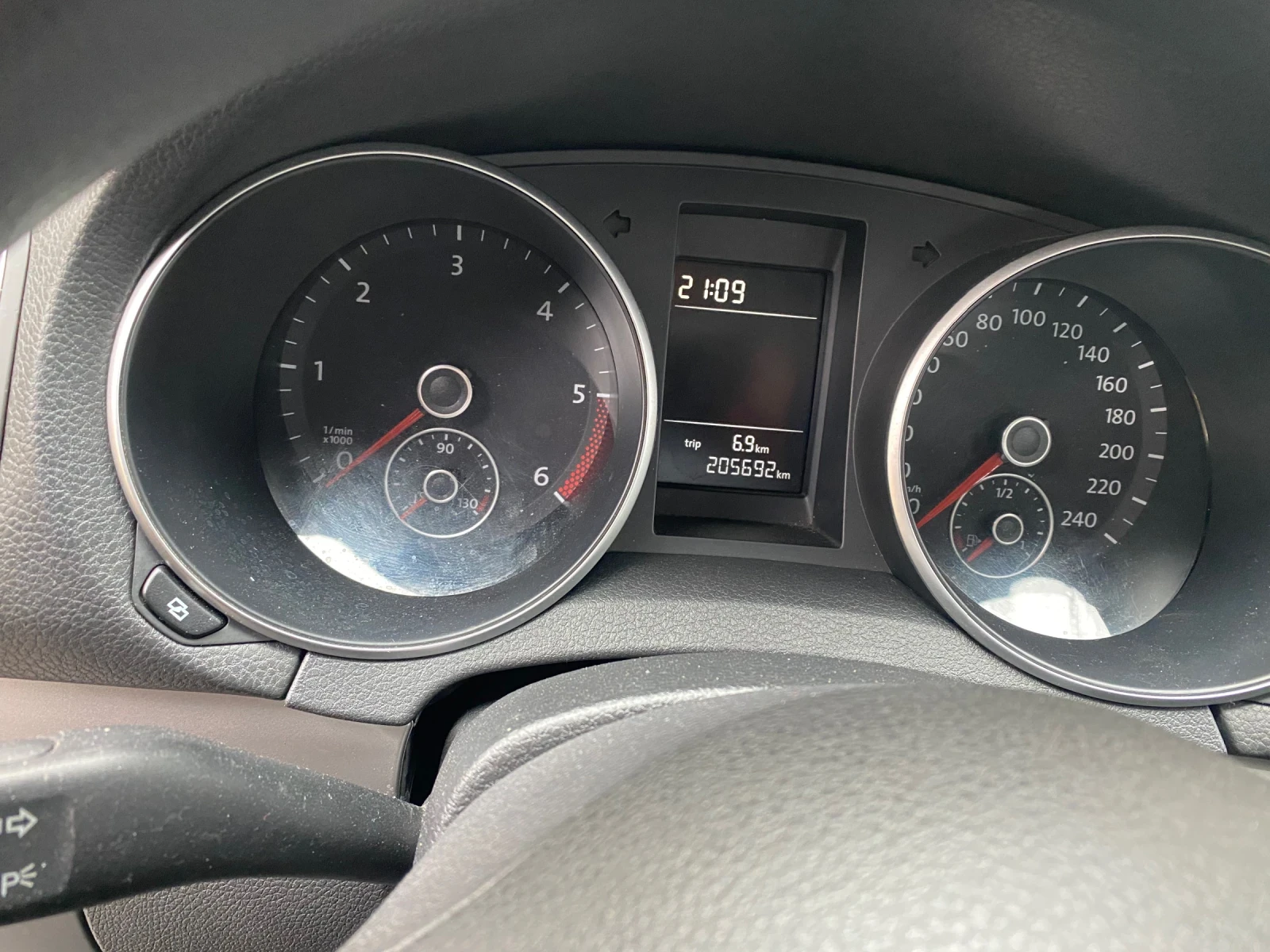 VW Golf 1.6 тди, снимка 8 - Автомобили и джипове - 54482544