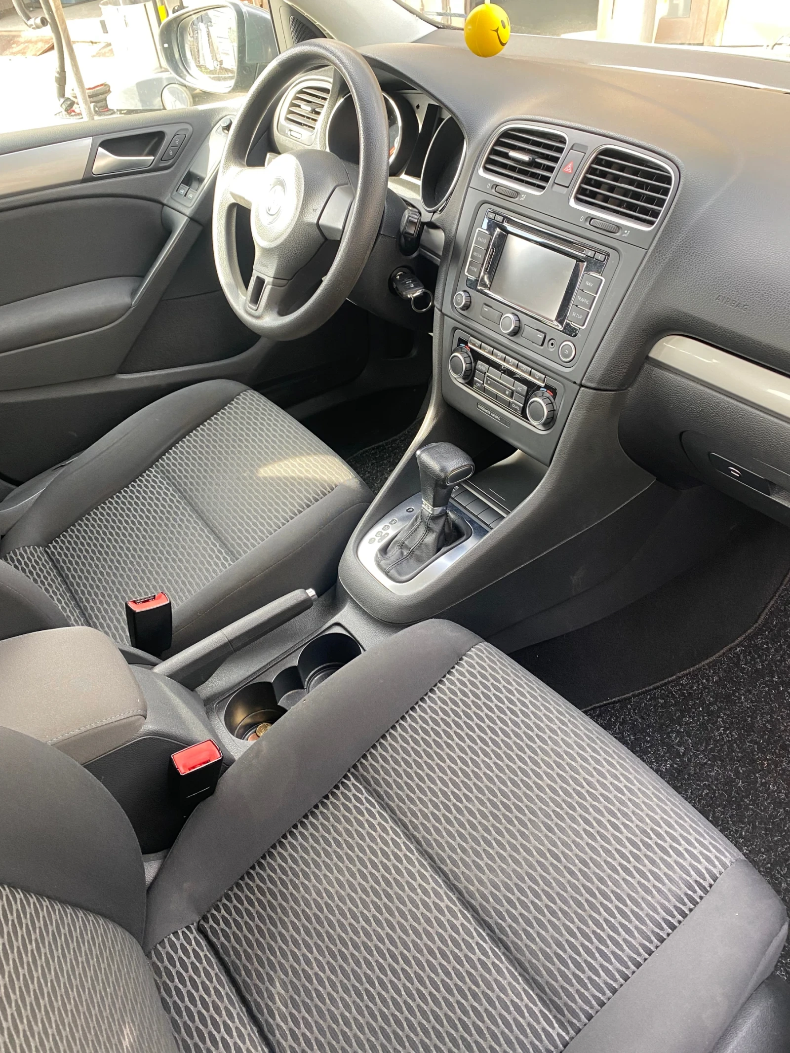 VW Golf 1.6 тди, снимка 2 - Автомобили и джипове - 54482544