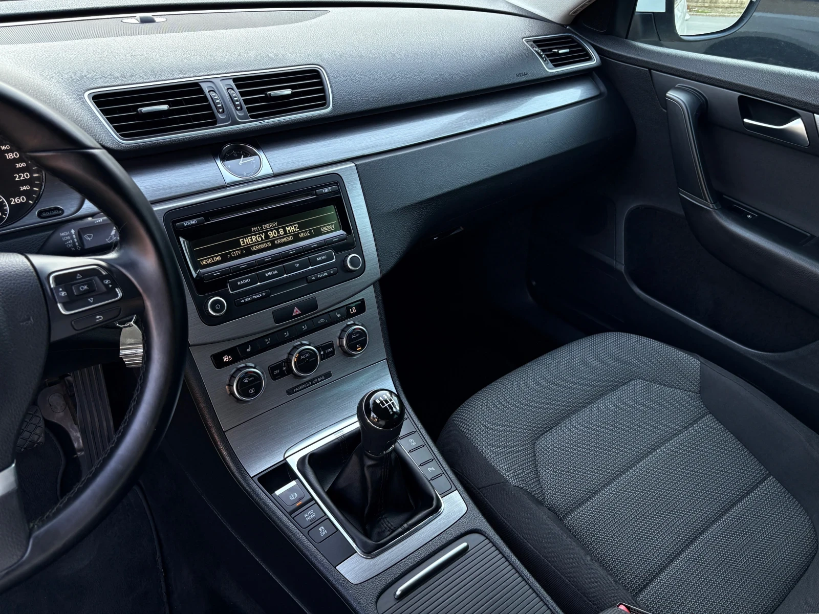 VW Passat 2.0TDI от 1-ви собственик# обслужен# , снимка 10 - Автомобили и джипове - 54795047