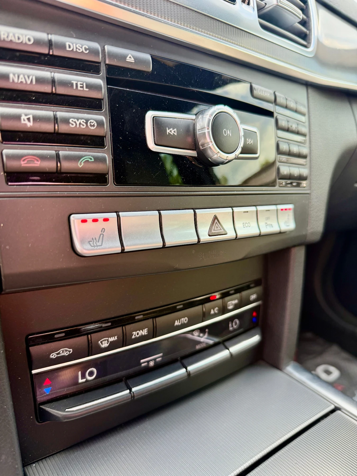 Mercedes-Benz E 220 9G tronic / TV / NAVI , снимка 10 - Автомобили и джипове - 54802749