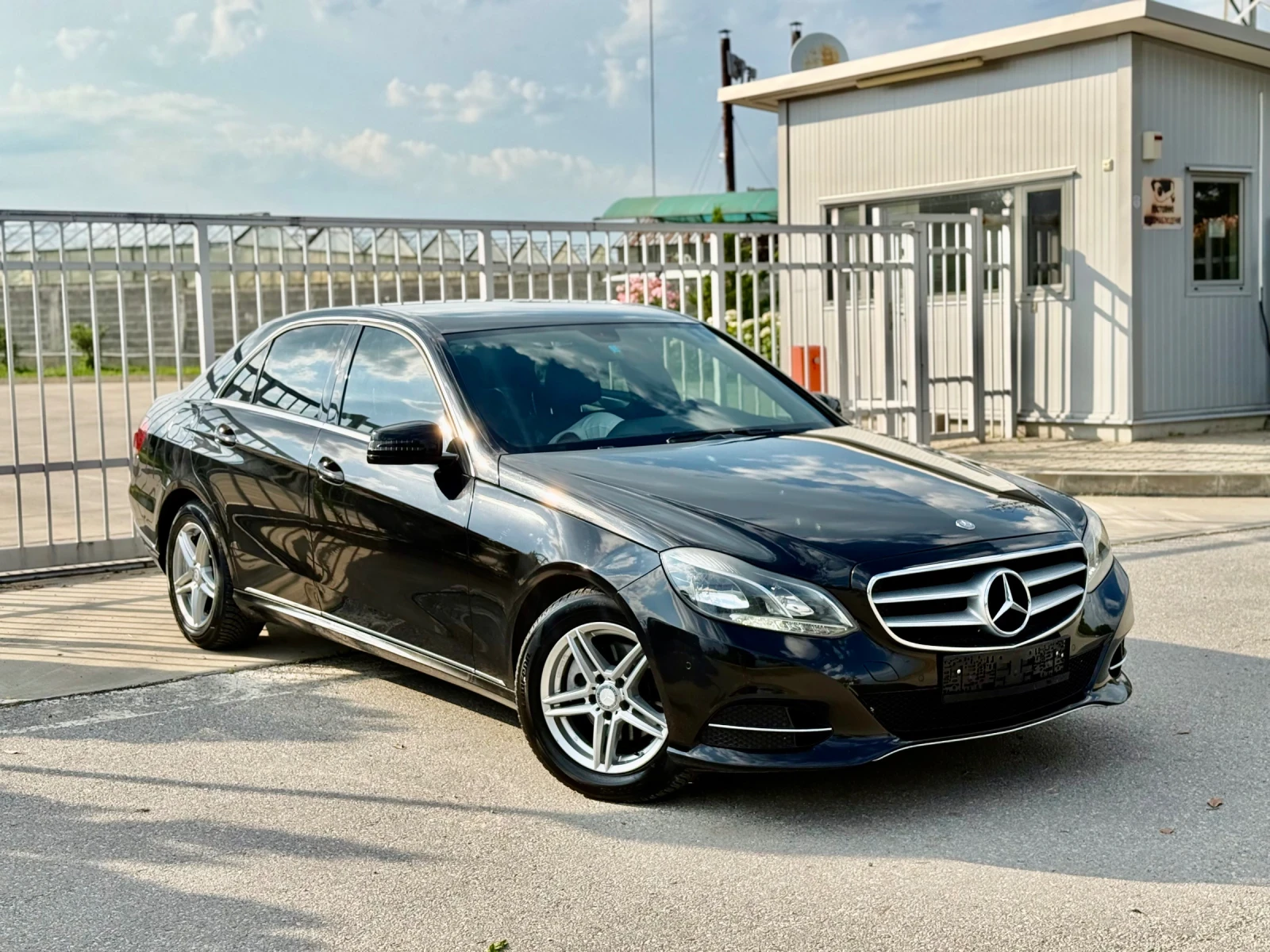 Mercedes-Benz E 220 9G tronic / TV / NAVI 