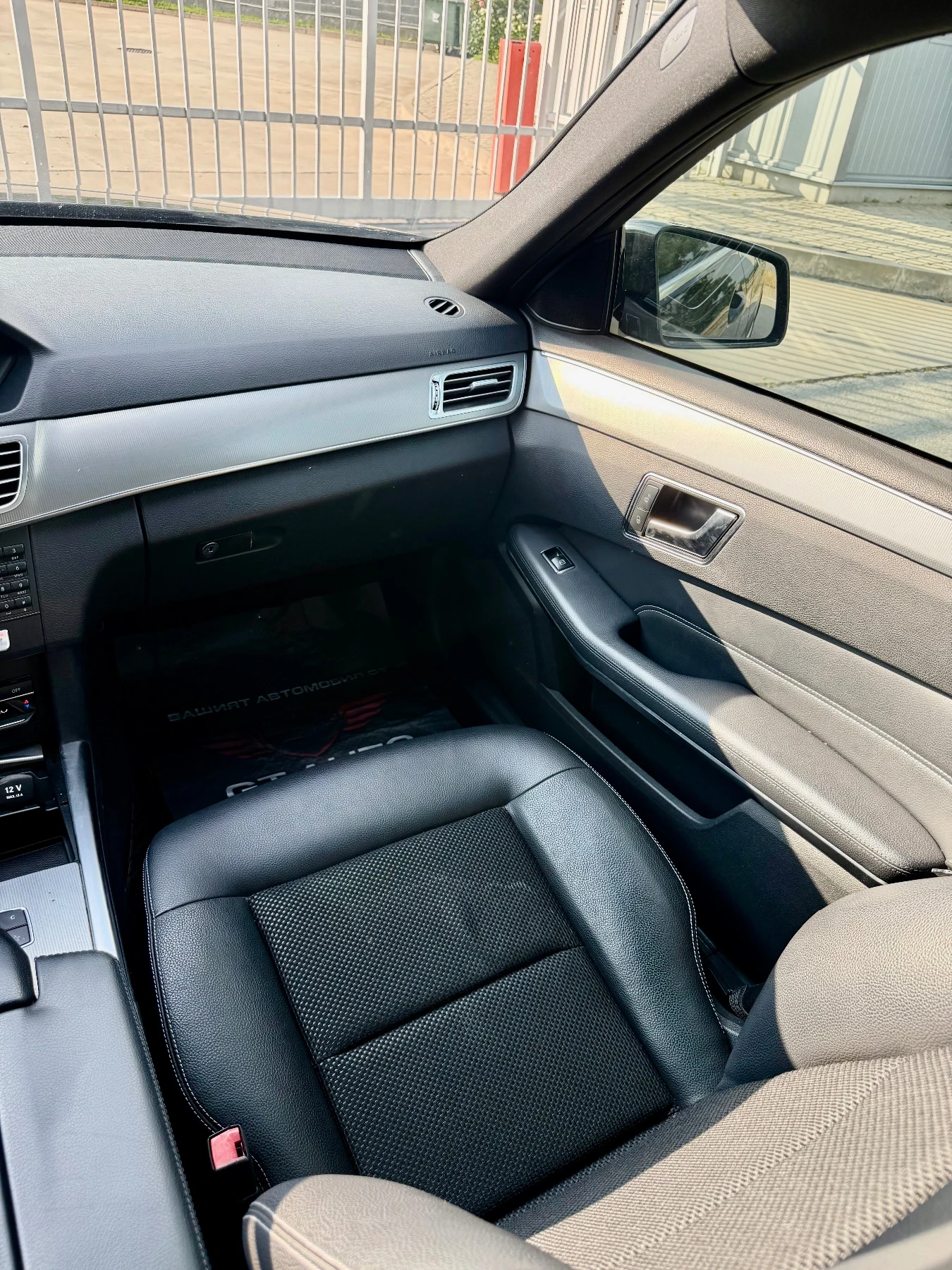 Mercedes-Benz E 220 9G tronic / TV / NAVI , снимка 14 - Автомобили и джипове - 54802749