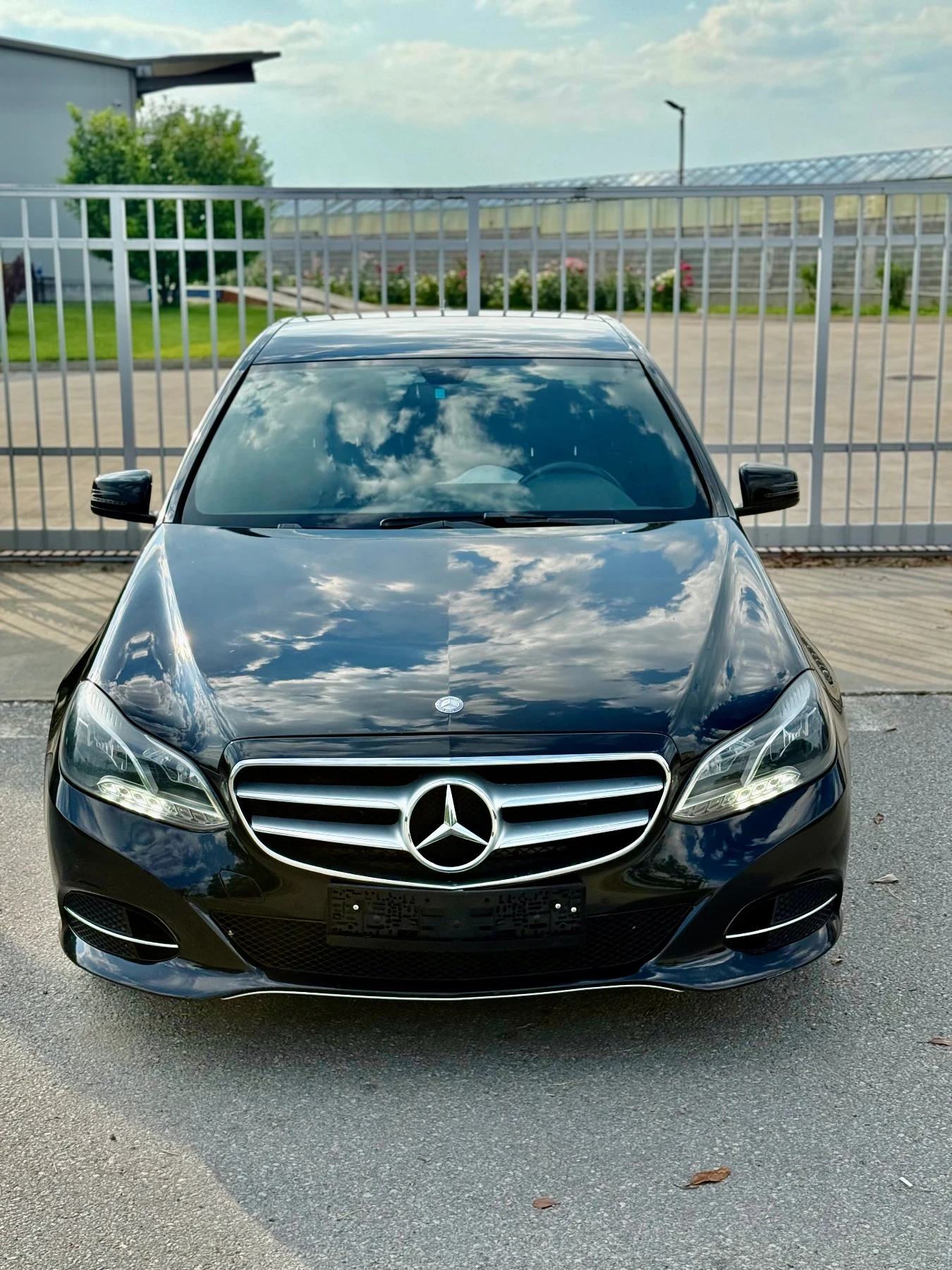 Mercedes-Benz E 220 9G tronic / TV / NAVI , снимка 2 - Автомобили и джипове - 54802749