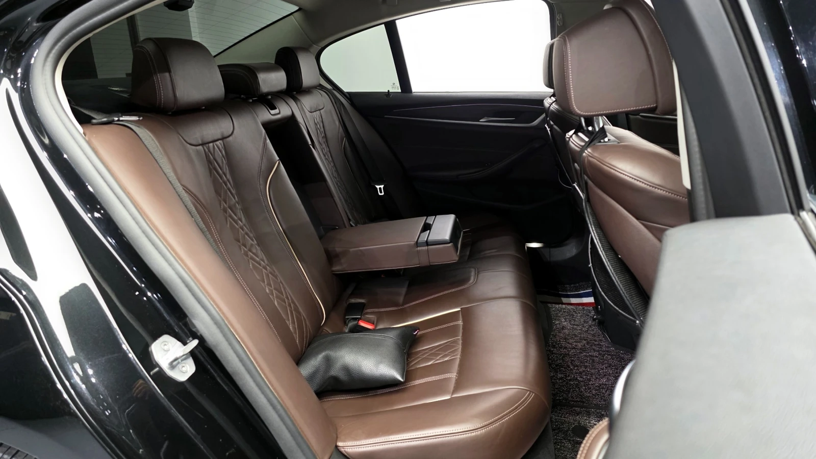 BMW 530 530i xDrive Luxury Plus| HUD| Панорама| Адаптив кр, снимка 16 - Автомобили и джипове - 54925134